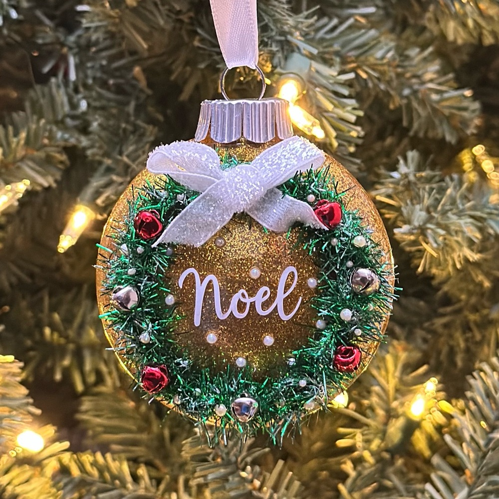 Festive Noel Ornament with Green Wreath and Gold Accents